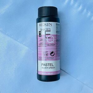 Redken Shades EQ Gloss Toner in Pastel Silver Green
